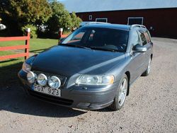 Grå Begagnad 2007 Volvo V70 Momentum Kombi | 29 900 kr (Marknadspris)