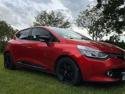 Röd Begagnad 2015 Renault Clio IV Halvkombi | 62 000 kr (Marknadspris)