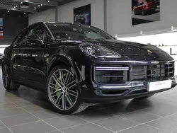 Svart Begagnad 2019 Porsche Cayenne Turbo S SUV | 995 000 kr
