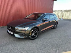 Grå Begagnad 2021 Volvo V60 Momentum Kombi | 235 000 kr (Marknadspris)