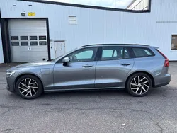 Vit (grå metallic) Begagnad 2020 Volvo V60 Kombi | 172 000 kr (Marknadspris)