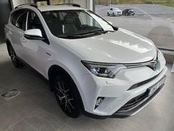 Vit Begagnad 2016 Toyota RAV4 Hybrid Active SUV | 224 500 kr (Dyr)