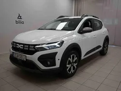 Vit Begagnad 2023 Dacia Sandero Stepway Halvkombi | 144 900 kr (Marknadspris)