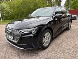 Svart Begagnad 2022 Audi e-tron SUV | 449 000 kr