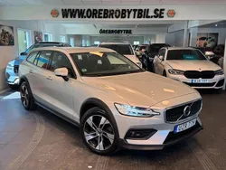Vit Begagnad 2021 Volvo V60 CC Momentum Kombi | 279 900 kr (Marknadspris)