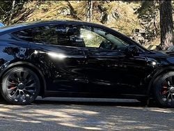 Svart Begagnad 2024 Tesla Model Y Performance SUV | 559 000 kr (Lite dyr)