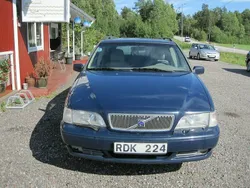 Mörkblå Begagnad 1999 Volvo V70 Kombi | 7 500 kr