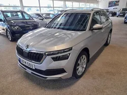 Grå (brilliant silver metallic) Begagnad 2022 Skoda Kamiq Style SUV | 219 000 kr (Marknadspris)