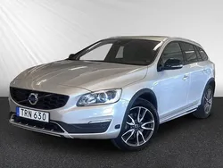 Silver Begagnad 2016 Volvo V60 CC Summum Kombi | 204 400 kr (Bra pris)