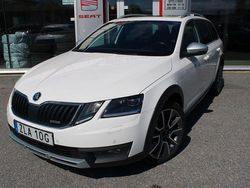 Vit Begagnad 2020 Skoda Octavia Scout Kombi | 169 900 kr