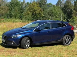 Grön Begagnad 2016 Volvo V40 CC Momentum Kombi | 125 000 kr (Lite dyr)