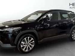 Svart (black) Begagnad 2022 Toyota Corolla SUV | 379 900 kr