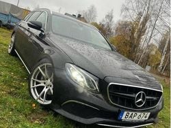 Svart Begagnad 2017 Mercedes E220 Avantgarde Kombi | 143 000 kr