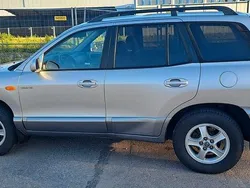 Ljusgrå (grå) Begagnad 2003 Hyundai Santa Fe SUV | 31 500 kr (Dyr)