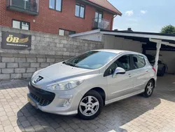 Ljusgrå (grå) Begagnad 2008 Peugeot 308 Halvkombi | 39 500 kr (Marknadspris)