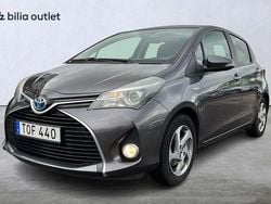 Mörkgrå Begagnad 2015 Toyota Yaris Hybrid Edition Halvkombi | 119 900 kr (Marknadspris)