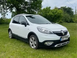 Vit Begagnad 2014 Renault Scénic III Minibuss | 89 000 kr (Marknadspris)