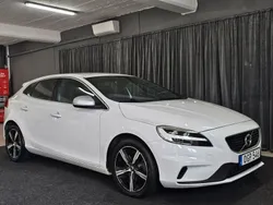 Vit Begagnad 2016 Volvo V40 R-Design Momentum Kombi | 184 900 kr (Marknadspris)
