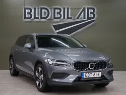 Grå Begagnad 2019 Volvo V60 CC Momentum Kombi | 289 900 kr (Marknadspris)
