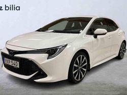 Vit Begagnad 2022 Toyota Corolla Hybrid Style Halvkombi | 253 000 kr