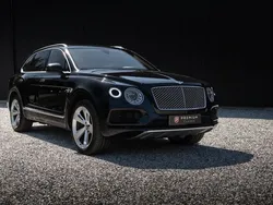 Svart (svartmetallic) Begagnad 2016 Bentley Bentayga SUV | 975 000 kr