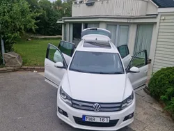 Vit Begagnad 2013 VW Tiguan Sportline SUV | 99 999 kr (Marknadspris)