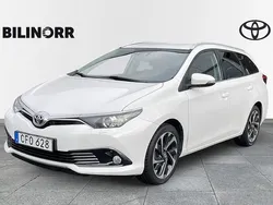 Vit Begagnad 2016 Toyota Auris Touring Sports Kombi | 129 900 kr (Marknadspris)