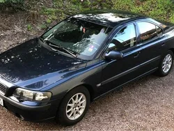 Blå Begagnad 2001 Volvo S60 Sedan | 40 000 kr (Lite dyr)