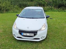 Vit Begagnad 2012 Peugeot 208 Halvkombi | 35 000 kr (Dyr)