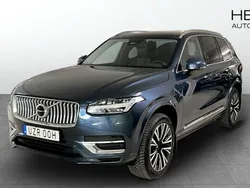 Mörkblå (blue) Begagnad 2022 Volvo XC90 Plus SUV | 579 000 kr (Marknadspris)