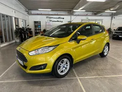 Gul Begagnad 2012 Ford Fiesta Titanium Halvkombi | 74 900 kr (Marknadspris)