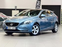 Blå Begagnad 2012 Volvo V40 Momentum Halvkombi | 104 900 kr (Marknadspris)