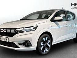 Vit (white) Ny 2025 Dacia Sandero Essentiel Halvkombi | 189 900 kr (Marknadspris)