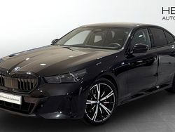 Svart Begagnad 2025 BMW 520 M Sport Sedan | 588 700 kr (Marknadspris)