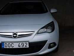 Vit Begagnad 2012 Opel Astra GTC Halvkombi | 64 000 kr