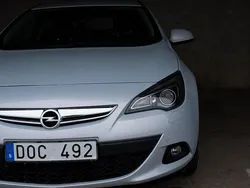 Vit Begagnad 2012 Opel Astra GTC Halvkombi | 68 000 kr