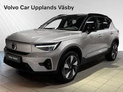 Ljusgrå (grå) Begagnad 2023 Volvo XC40 Plus SUV | 449 900 kr (Marknadspris)