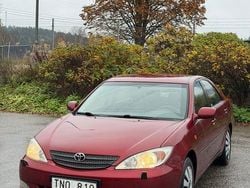 Mörkröd Begagnad 2001 Toyota Camry Sedan | 25 000 kr (Marknadspris)