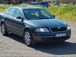 Mörkgrå (grå) Begagnad 2008 Skoda Octavia Halvkombi | 14 900 kr (Marknadspris)