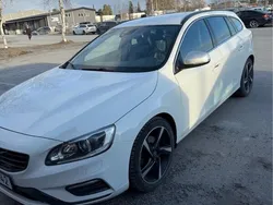 Vit Begagnad 2015 Volvo V60 R-Design Kombi | 170 000 kr (Marknadspris)