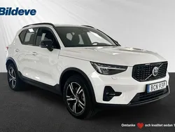 Vit Begagnad 2024 Volvo XC40 Plus SUV | 419 900 kr (Marknadspris)