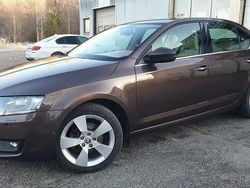 Brun Begagnad 2013 Skoda Octavia Elegance Kombi | 87 000 kr (Marknadspris)