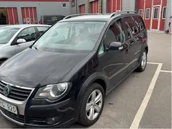 Svart Begagnad 2007 VW Touran Cross Minibuss | 35 000 kr (Superpris)