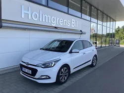 Vit Begagnad 2017 Hyundai i20 Premium Halvkombi | 109 500 kr