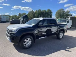 Svart (midnight black metallic) Ny 2025 VW Amarok Life Pickup | 632 375 kr (Lite dyr)