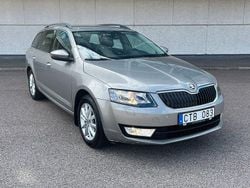 Ljusbrun (brun) Begagnad 2014 Skoda Octavia Ambition Kombi | 129 899 kr (Dyr)