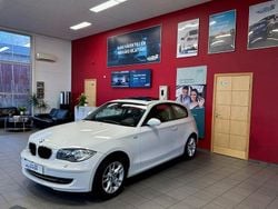 Vit Begagnad 2009 BMW 118 Advantage Halvkombi | 79 500 kr (Marknadspris)