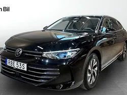 Svart Begagnad 2024 VW Passat Business Kombi | 359 900 kr (Marknadspris)