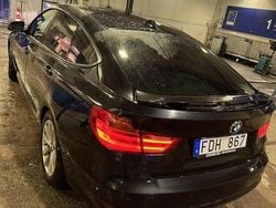 Svart Begagnad 2014 BMW 320 Gran Turismo Sport Line Sedan | 85 000 kr (Superpris)