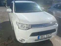 Vit Begagnad 2014 Mitsubishi Outlander P-HEV SUV | 89 000 kr (Bra pris)